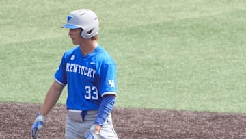 Tennessee's Ariel Antigua (2) signals he got the out against Kentucky's Kyuss Gargett (33) during an NCAA college baseball game on April 20, 2025, in Knoxville, Tenn.