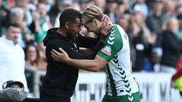 Daniel Thioune und Niclas Füllkrug feiern den Sieg über Leipzig Daniel Thioune und Niclas Füllkrug feiern den Sieg über Leipzig