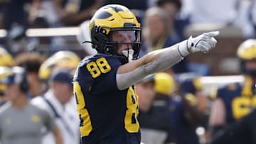 Michigan vs. Michigan State score prediction 2025 