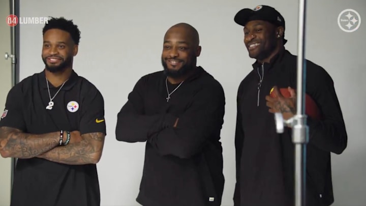 Pittsburgh Steelers Darius Slay, Mike Tomlin, and DK Metcalf pose for a photo. Pittsburgh Steelers Darius Slay, Mike Tomlin, and DK Metcalf pose for a photo.