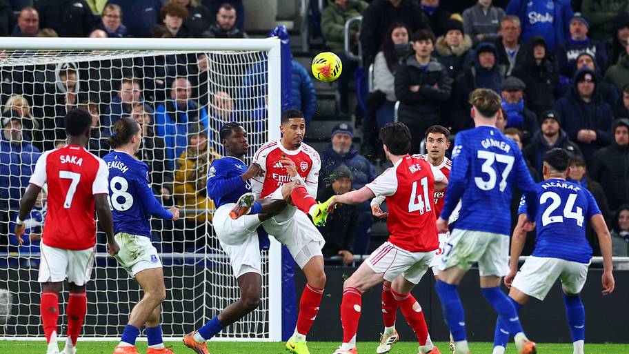 William Saliba (center) fouling Thierno Barry.