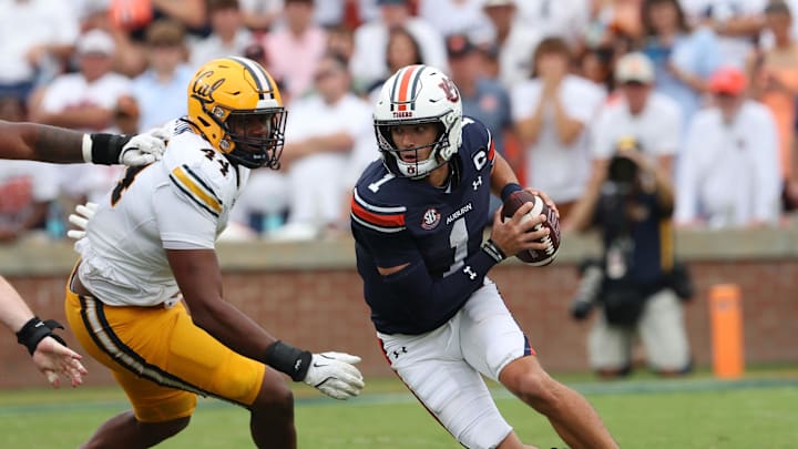 Auburn Tigers quarterback Payton Thorne faced a lot of public scrutiny before being benched, from outside and inside the program.