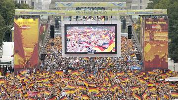 Gibt es bald eine Neuauflage? Tausende Fußballfans jubeln auf einer deutschen Fanmeile