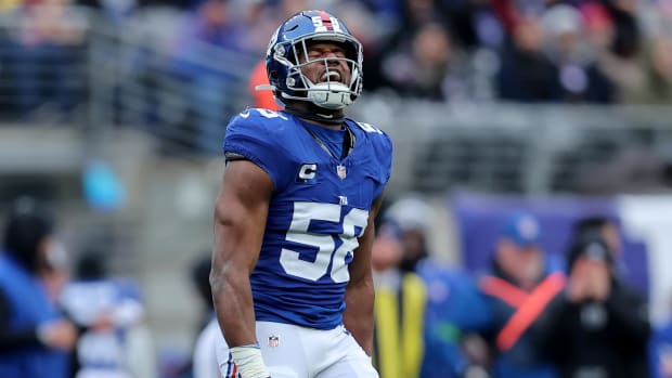 inebacker Bobby Okereke (58) celebrates his sack against the Los Angeles Rams during the second quarter at MetLife Stadium. 