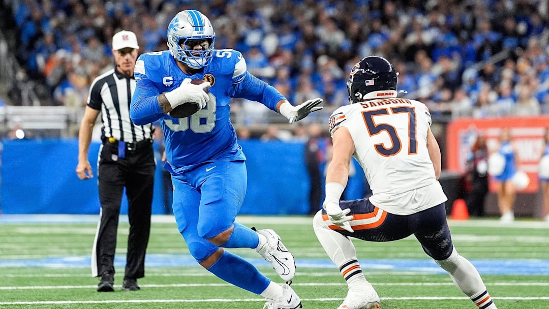 Detroit Lions offensive tackle Penei Sewell (58) carries the ball and run against Chicago Bears linebacker Jack Sanborn (57) during the first half at Ford Field in Detroit on Thursday, Nov. 28, 2024.
