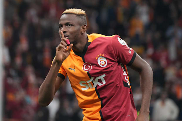 Victor Osimhen membungkam penonton.