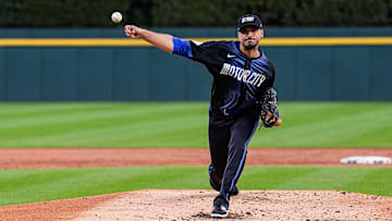Detroit Tigers pitcher Charlie Morton (50) practices a pitch before throwing the second inning against Atlanta Braves at Comerica Park in Detroit on Friday, Sept. 19, 2025.