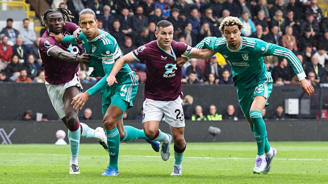 Liverpool x Burnley duelam pela Premier League 2025/26