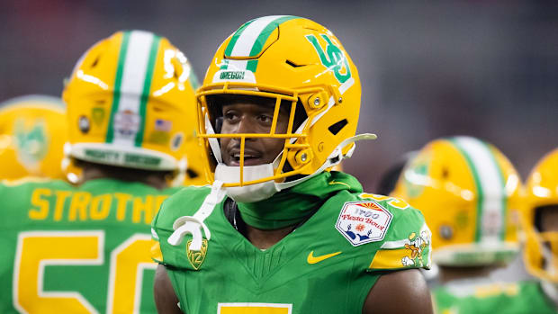 Oregon Ducks wide receiver Traeshon Holden (5) against the Liberty Flames 