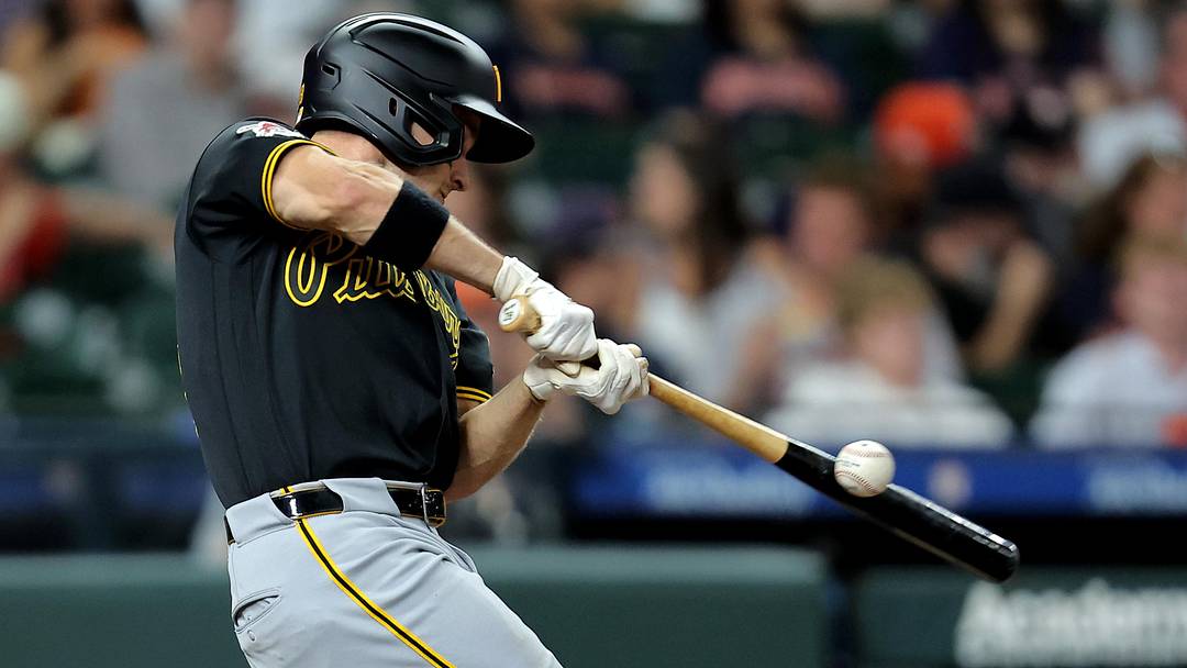 Jun 4, 2026; Houston, Texas, USA; Pittsburgh Pirates left fielder Jake Mangum (28) hits a double against the Houston Astros during the fifth inning at Daikin Park. Mandatory Credit: Erik Williams-Imagn Images Jun 4, 2026; Houston, Texas, USA; Pittsburgh Pirates left fielder Jake Mangum (28) hits a double against the Houston Astros during the fifth inning at Daikin Park. Mandatory Credit: Erik Williams-Imagn Images