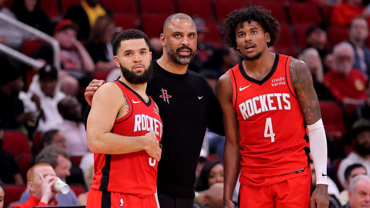 Mar 21, 2024; Houston, Texas, USA; Houston Rockets head coach Ime Udoka (center) talks with Houston Rockets guards Fred VanVleet (5) and Jalen Green (4) during the fourth quarter against the Chicago Bulls at Toyota Center. Mandatory Credit: Erik Williams-USA TODAY Sports
