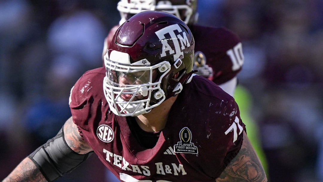 Texas A&M Aggies offensive lineman Chase Bisontis