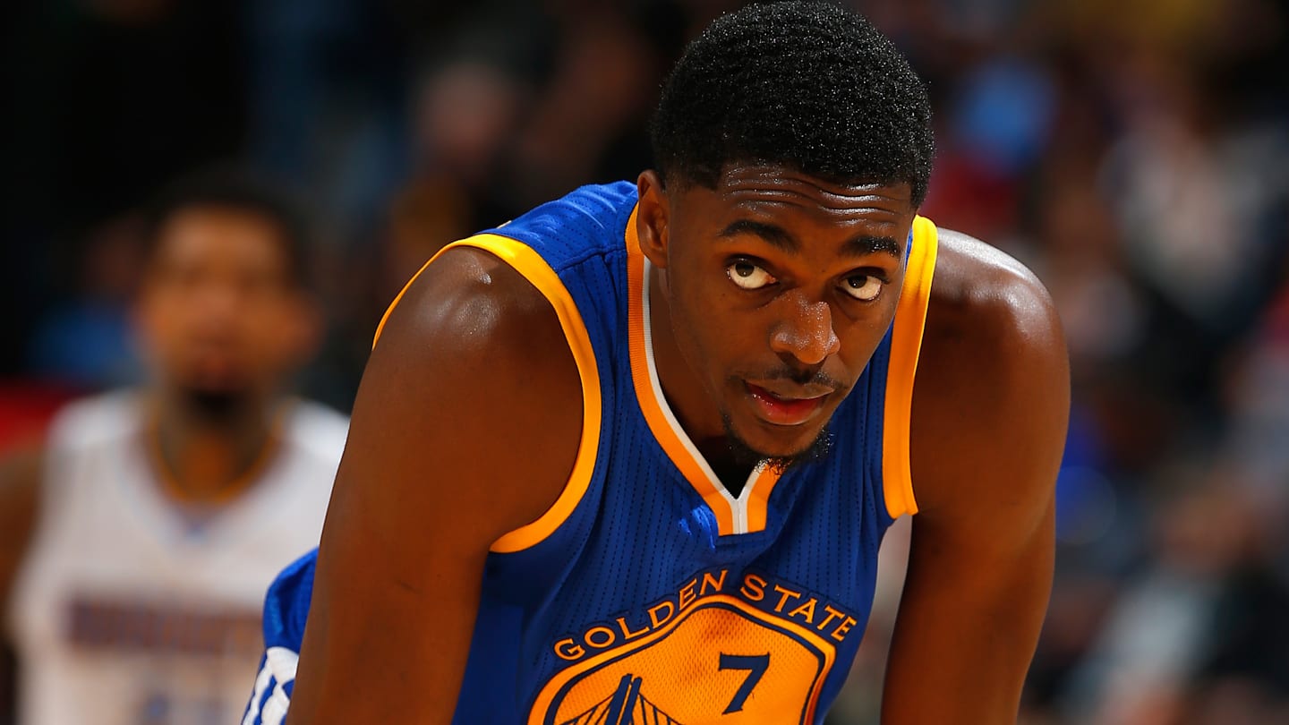 Warriors reportedly interested in veteran wing and 2015 NBA champion