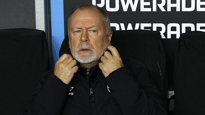 Mano Menezes prometeu um Grêmio melhor na sequência da temporada Mano Menezes prometeu um Grêmio melhor na sequência da temporada