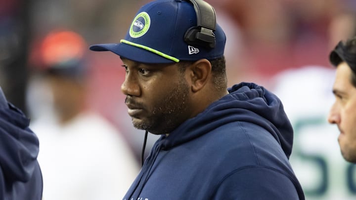 Seahawks defensive line coach Justin Hinds is one of three assistants coaching in the Super Bowl with New Jersey roots. Hinds played at Woodbridge High.