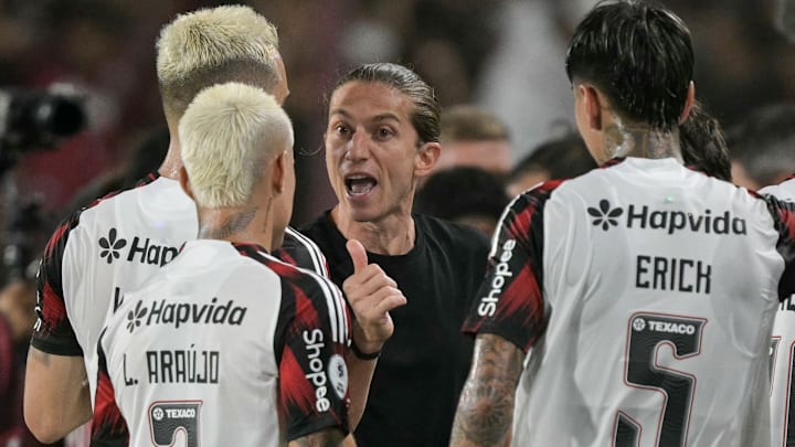 Time de Filipe Luis levou 1 a 0 do Lanús nesta quinta-feira