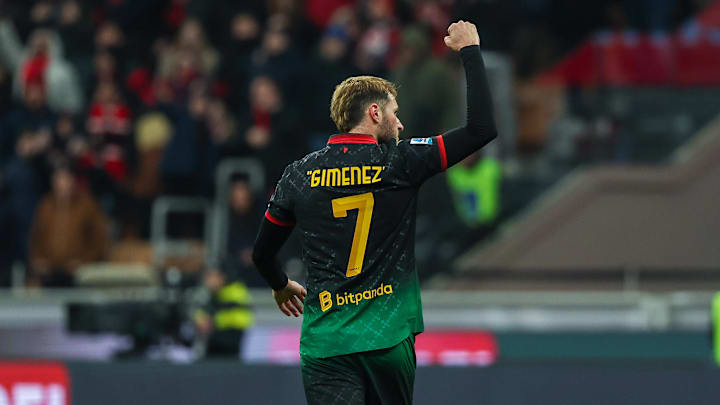 Santiago Giménez scored on his debut at San Siro Stadium to give AC Milan the three points. Santiago Giménez scored on his debut at San Siro Stadium to give AC Milan the three points.