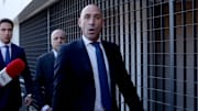 Luis Rubiales asistiendo a una de las audiencias del juicio en su contra