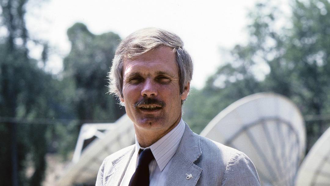Ted Turner outside Turner Broadcasting System in Atlanta. Mandatory Credit: Manny Rubio-Imagn Images
