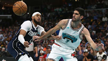 Apr 18, 2025; Memphis, Tennessee, USA; Dallas Mavericks center Daniel Gafford (21) and Memphis Grizzlies forward Santi Aldama (7) battle for a loose ball during the third quarter at FedExForum. Mandatory Credit: Petre Thomas-Imagn Images