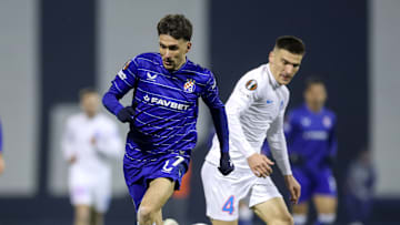 Dejan Ljubicic (l.) in der Europa League am Ball