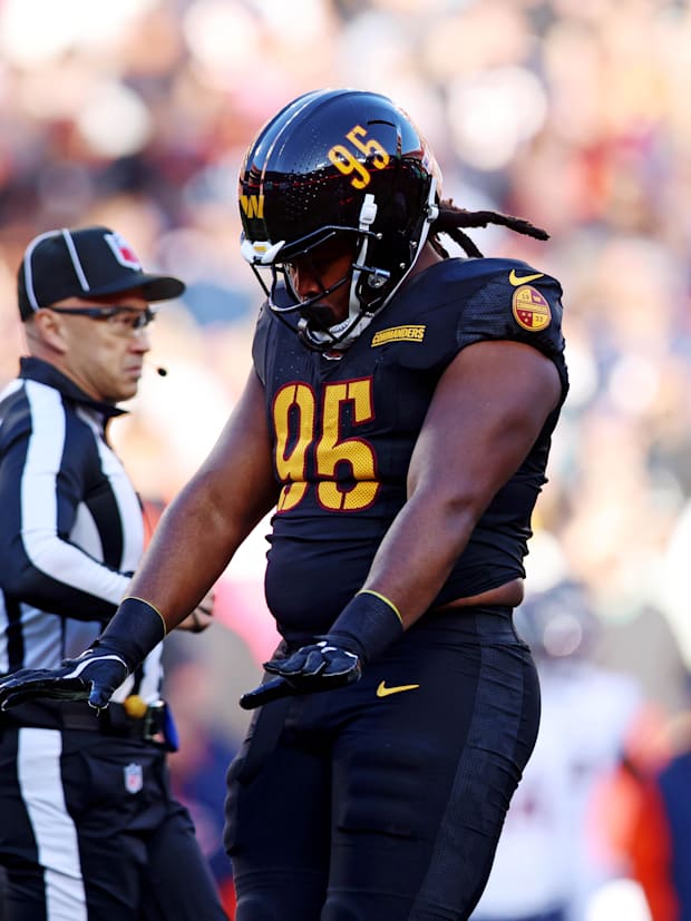 Washington Commanders defensive tackle Jer'Zhan Newton (95).