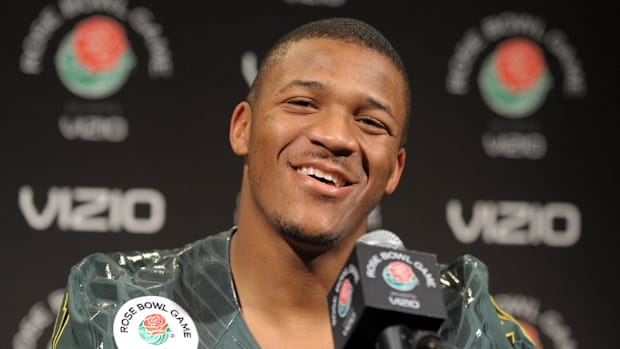  Oregon Ducks running back LaMichael James (21) talks to reporters at the 2012 Rose Bowl media day