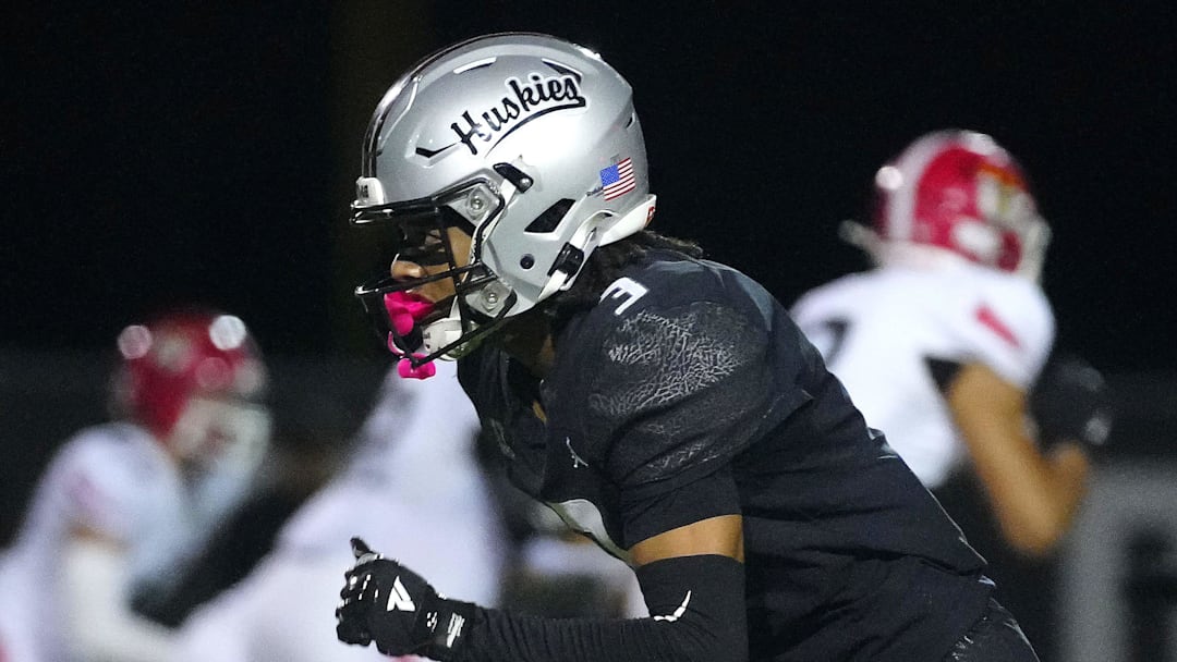 Hamilton wide receiver Roye Oliver III (3) sprints on a route against Brophy during a game at Hamilton High School in Chandler, Ariz. on Sept. 19, 2025.