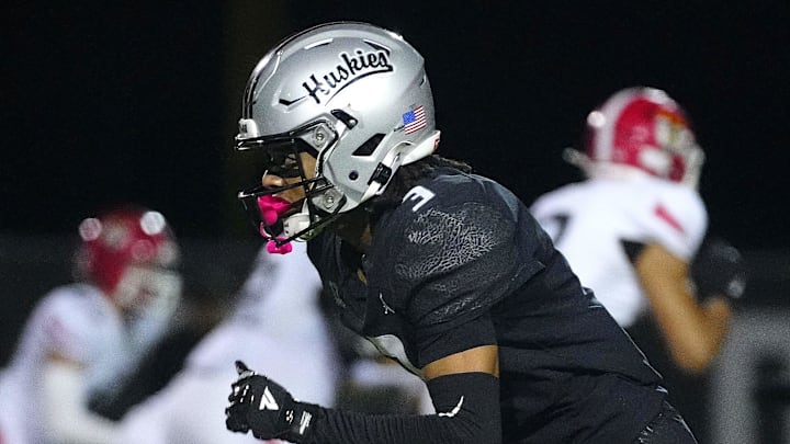 Hamilton wide receiver Roye Oliver III (3) sprints on a route against Brophy during a game at Hamilton High School in Chandler, Ariz. on Sept. 19, 2025.