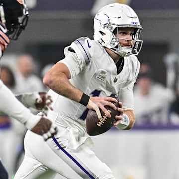 Minnesota Vikings quarterback Sam Darnold runs the ball against the Chicago Bears
