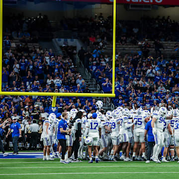 BYU warms up for the Alamo Bowl against Colorado