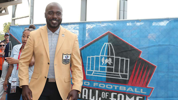 Aug 5, 2017; Canton, OH, USA;  San Diego Chargers former running back Marshall Faulk arrives during the Professional Football