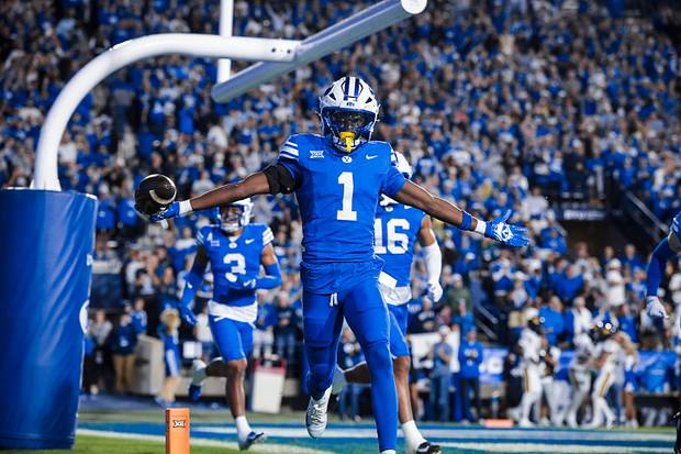BYU CB Therrian Alexander III contra WVU BYU CB Therrian Alexander III contra WVU