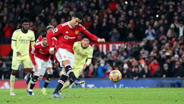 Cristiano Ronaldo aparece para enganchar al United en la parte alta de la tabla