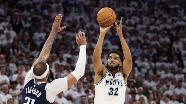 Towns shoots against Gafford during Game 1 of the Western Conference finals.