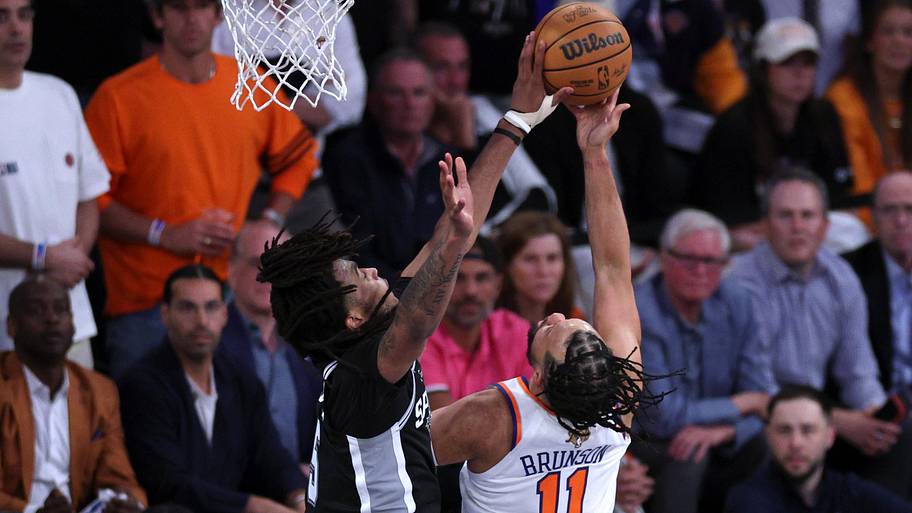 San Antonio Spurs guard Stephon Castle defends against New York Knicks guard Jalen Brunson.