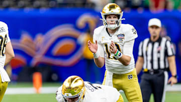 Notre Dame Fighting Irish quarterback Riley Leonard (13)