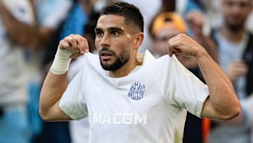Maupay démarre titulaire.