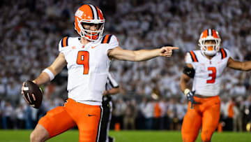 Illinois quarterback Luke Altmyer (9) points to one of his blockers as he runs with the ball in the second quarter of a Big Ten football game against Penn State, Saturday, Sept. 28, 2024, in State College, Pa.