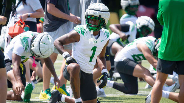 Oregon wide receiver Traeshon Holden stretches during practice with the Oregon Ducks