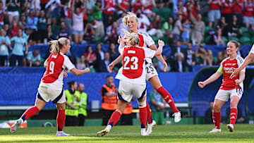 Blackstenius fez gol do título para as Gunners