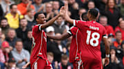 Ryan Gravenberch (links im Bild) ist beim FC Liverpool gesetzt