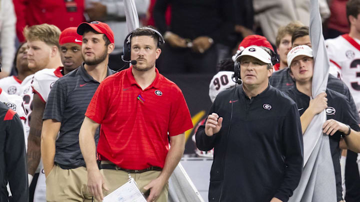 Jan 10, 2022; Indianapolis, IN, USA; Georgia Bulldogs defensive coordinator Dan Lanning (center) and head coach Kirby Smart against the Alabama Crimson Tide in the 2022 CFP college football national championship game at Lucas Oil Stadium. Jan 10, 2022; Indianapolis, IN, USA; Georgia Bulldogs defensive coordinator Dan Lanning (center) and head coach Kirby Smart against the Alabama Crimson Tide in the 2022 CFP college football national championship game at Lucas Oil Stadium.