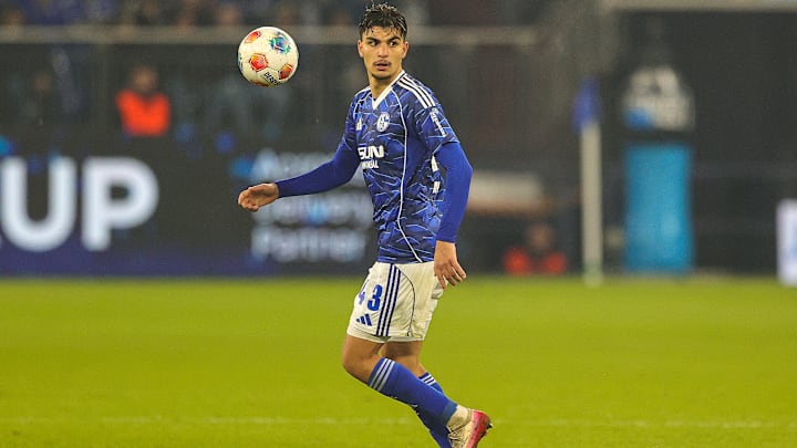 Mertcan Ayhan will beim FC Schalke bleiben Mertcan Ayhan will beim FC Schalke bleiben