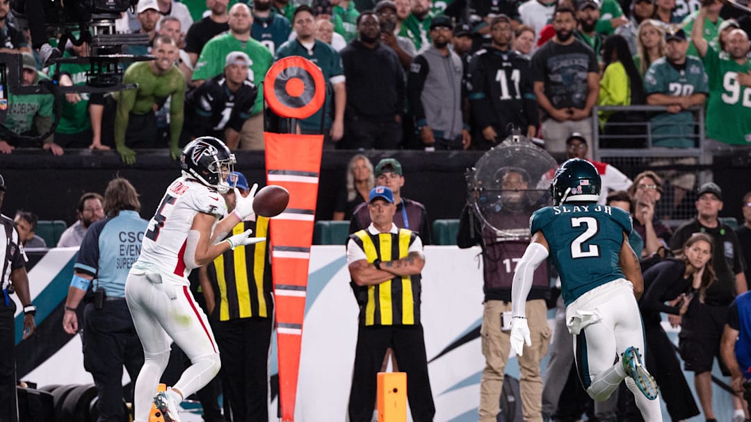 Sep 16, 2024; Philadelphia, Pennsylvania, USA; Atlanta Falcons wide receiver Drake London (5) catches a touchdown pass in front of Philadelphia Eagles cornerback Darius Slay Jr. (2) during the fourth quarter at Lincoln Financial Field. Mandatory Credit: Bill Streicher-Imagn Images