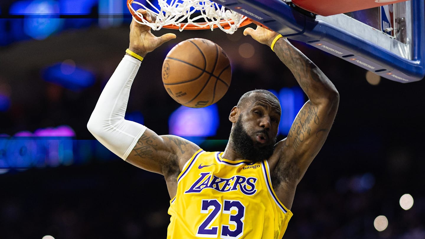 LAKERS 98 LeBRON JAMES 未開封 2022-23 Panini Mosaic Lebron James Blue Reactive Prizm #98