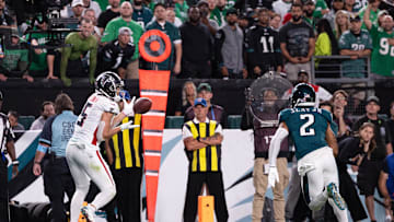 Sep 16, 2024; Philadelphia, Pennsylvania, USA; Atlanta Falcons wide receiver Drake London (5) catches a touchdown pass in front of Philadelphia Eagles cornerback Darius Slay Jr. (2) during the fourth quarter at Lincoln Financial Field. Mandatory Credit: Bill Streicher-Imagn Images