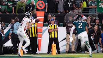 Sep 16, 2024; Philadelphia, Pennsylvania, USA; Atlanta Falcons wide receiver Drake London (5) catches a touchdown pass in front of Philadelphia Eagles cornerback Darius Slay Jr. (2) during the fourth quarter at Lincoln Financial Field. Mandatory Credit: Bill Streicher-Imagn Images