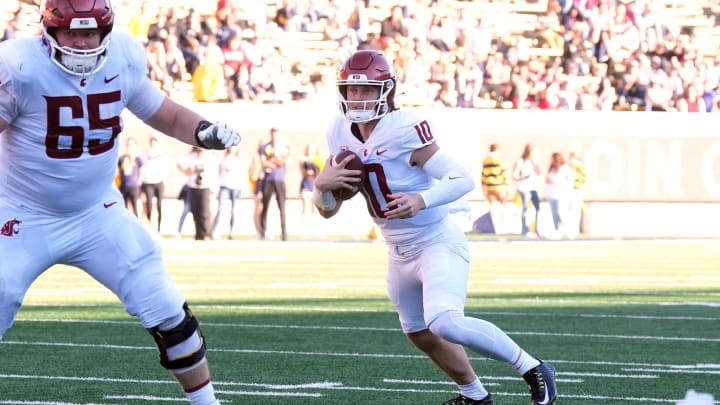 Nov 11, 2023; Berkeley, California, USA; Washington State Cougars quarterback John Mateer (10) rushes for a touchdown against the California Golden Bears during the second quarter at California Memorial Stadium. Mandatory Credit: Darren Yamashita-USA TODAY Sports 