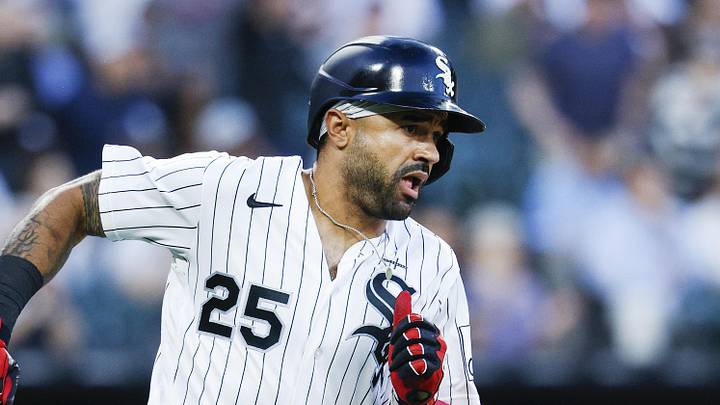 Jun 10, 2026; Chicago, Illinois, USA; Chicago White Sox left fielder Derek Hill (25) runs after hitting an RBI-single against the Atlanta Braves during the fourth inning at Rate Field. Mandatory Credit: Kamil Krzaczynski-Imagn Images